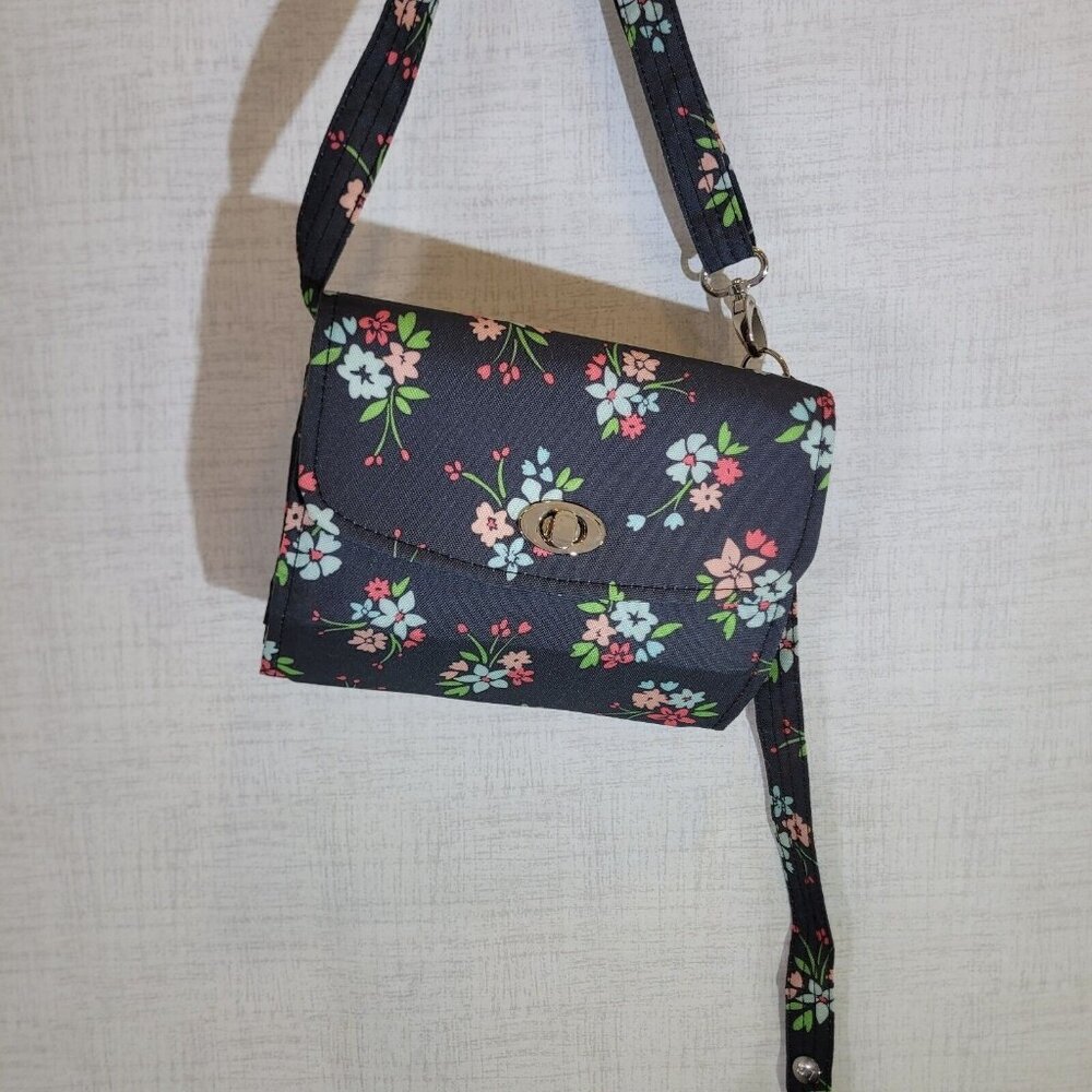 NWT LillyBit Floral Diaper Bag Organizer Crossbody Wristlet Clutch Baby Bag - Picture 4 of 6